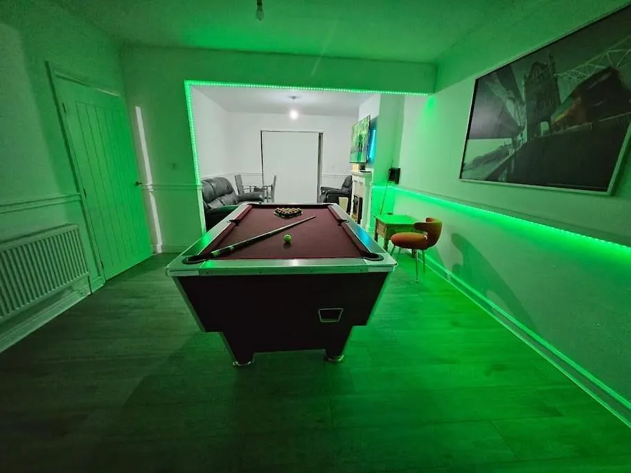4 Bed House With Pool Table Free Parking En Suite Sheffield