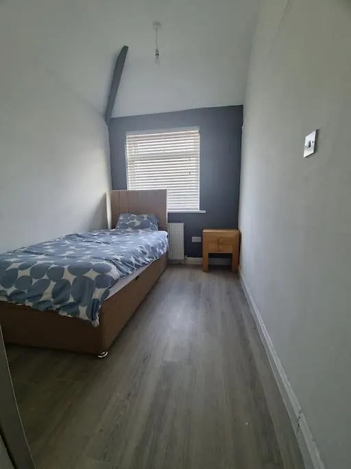 4 Bed House With Pool Table Free Parking En Suite Sheffield 0*,